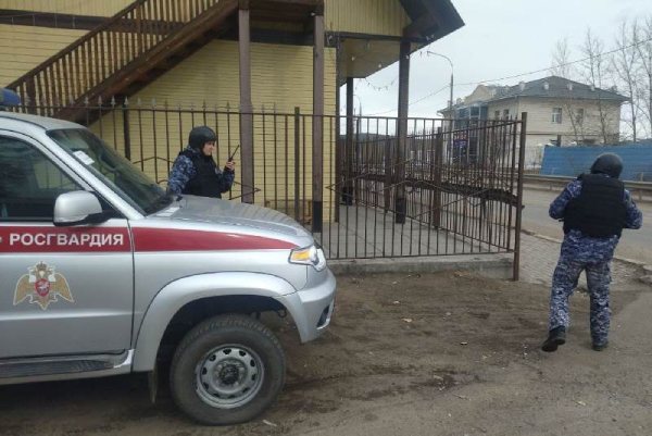 Жительница Бурятии из ревности разбила бутылку о голову женщины