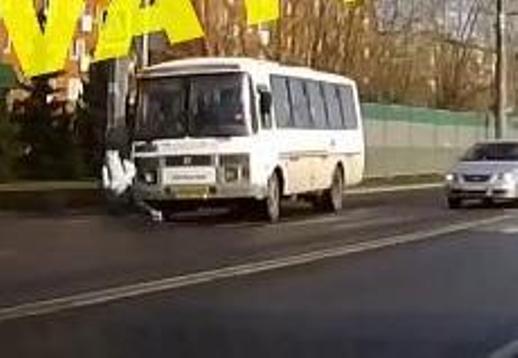 На окраине Пензы автобус сбил ребенка: роковой момент попал на видео