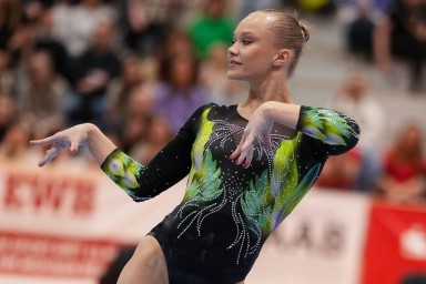 Ангелине Мельниковой вручили золотую майку на соревнованиях в Германии