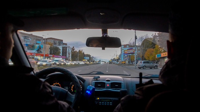 В центре Пензы двое парней устроили битву из-за девушки В центре Пензы двое парней устроили битву из-за девушки