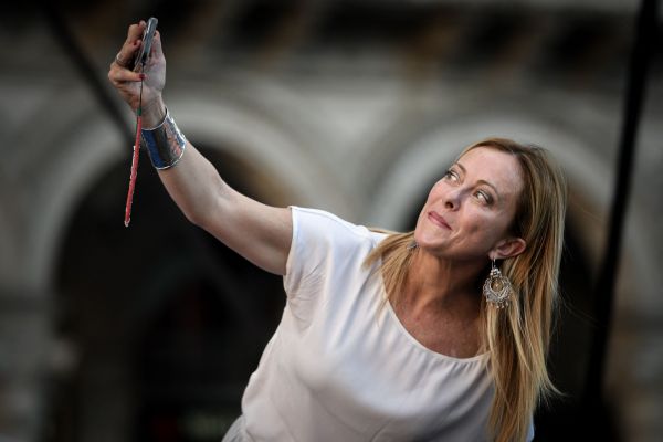 Италия при Мелони идет ко дну: налоговая нагрузка достигла максимума за десять лет