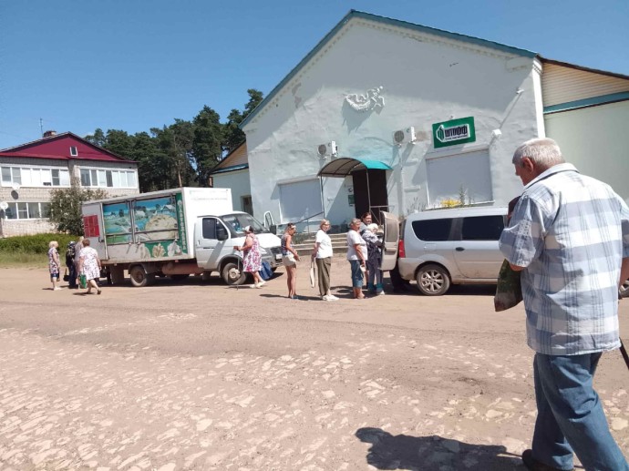 Жители Красной Поляны остались без магазина: продукты теперь — раз в неделю
