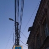 В Астрахани кусок шифера навис над пешеходным переходом