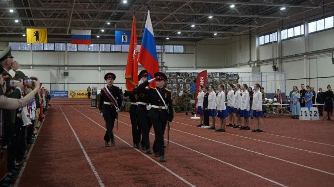 Более 500 ярославских школьников посвятили в юнармейцы в День Конституции России Более 500 ярославских школьников посвятили в юнармейцы в День Конституции России