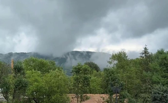 В Южно-Сахалинске на видео попали "парящие" сопки