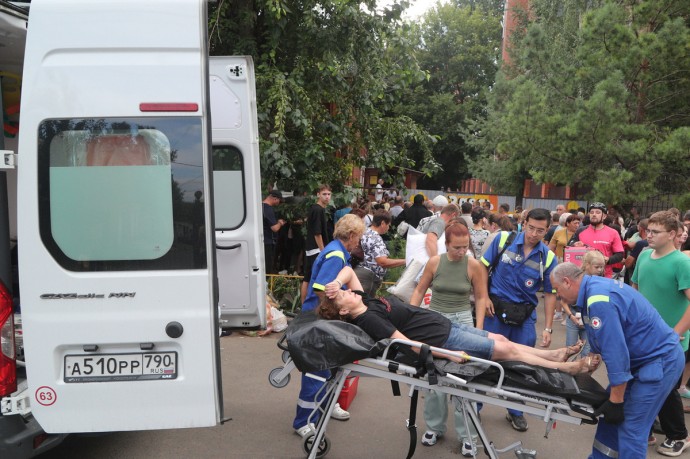 Три человека скончались после атаки ВСУ на городской пляж в Курске