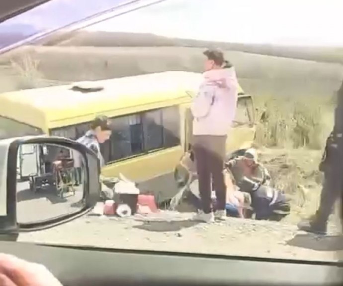 «Автобус улетел в кювет»: жуткое ДТП с пострадавшими произошло в Приморье‎