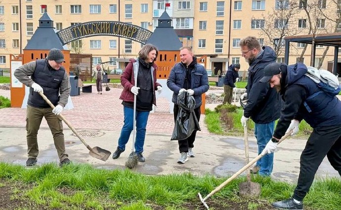 Туляки провели субботник в Мариуполе