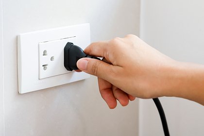 Туристку заставили платить 18 тысяч рублей за использование розетки в отеле США Туристку заставили платить 18 тысяч рублей за использование розетки в отеле США