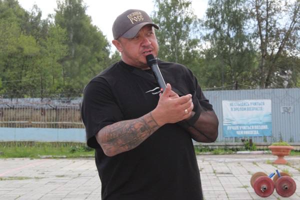 Звезда силового экстрима открыл соревнования в ярославской колонии
