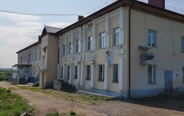 В селе Монастырское здание школы требует срочного ремонта
