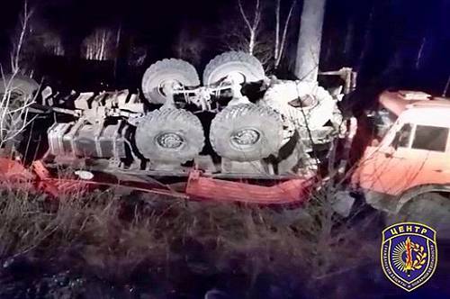 В Приамурье при опрокидывании грузовика погиб человек В Приамурье при опрокидывании грузовика погиб человек