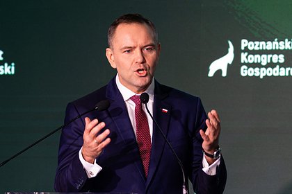 Президент Польши объявил о прекращении помощи украинским беженцам