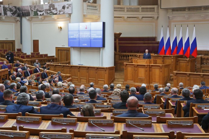 Путин поблагодарил российских парламентариев за активную совместную работу