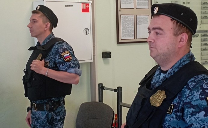 Пьяный мужчина пытался прорваться в здание суда в Южно-Сахалинске Пьяный мужчина пытался прорваться в здание суда в Южно-Сахалинске