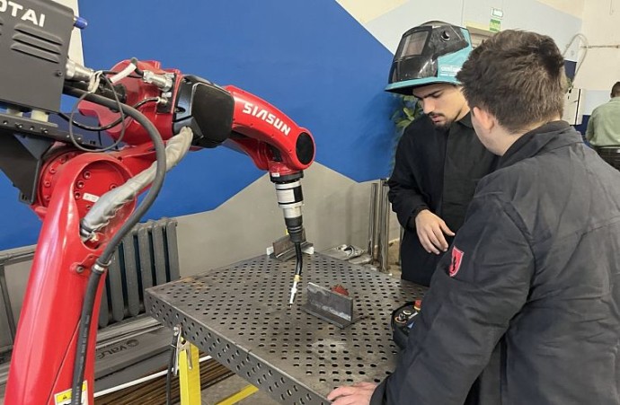 Cтуденты Приморья осваивают перспективную технологию роботизированной сварки Cтуденты Приморья осваивают перспективную технологию роботизированной сварки