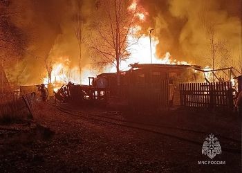 Дом полыхал открытым пламенем в Тынде
