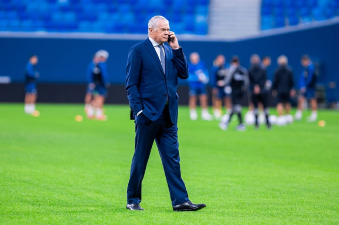 Аршавин отреагировал на дебют 70-летнего Медведева за "Амкал"