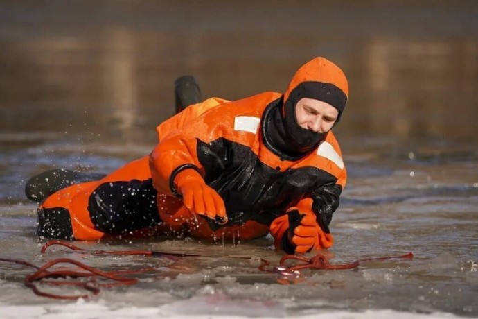 Спасатели продолжают проводить рейды у водоемов региона