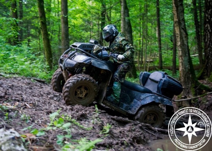 В Башкирии в лесу застряли катавшиеся на квадроцикле туристы