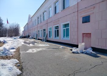 В школах Приамурья начались работы по замене окон