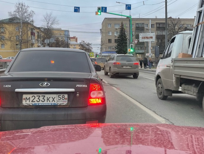 Пензенцы сообщают об огромной пробке на Измайловском путепроводе Пензенцы сообщают об огромной пробке на Измайловском путепроводе