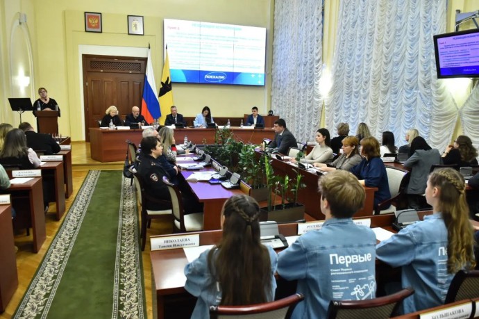 Михаил Евраев встретился с участниками регионального отделения «Движения Первых»