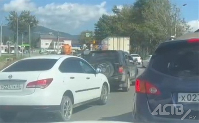 Полтора км за 1,5 часа: на выезде из Южно-Сахалинска образовалась гигантская пробка