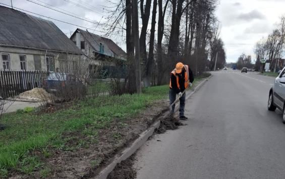 В Курске продолжается уборка улиц
