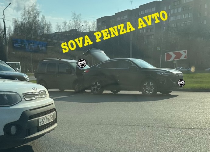 В Пензе произошла авария возле ТЦ Олимп