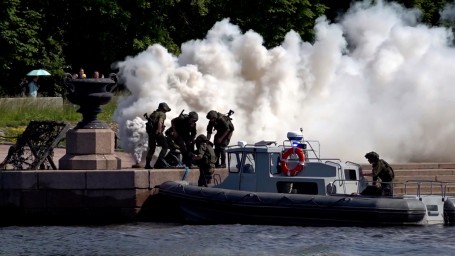 Морские десантники отработали навыки боевой подготовки в Кронштадте