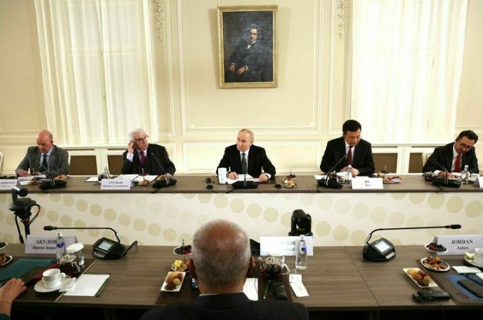 Путин: Россия хочет завершения конфликта на Украине быстрее и мирным путем