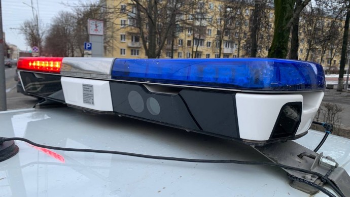 Женщина на “БМВ Х6” не справилась с управлением и влетела в Красные ворота
