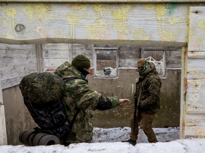 Вячеслав Гладков сообщил о выдаче 2 200 комплектов зимней формы бойцам самообороны