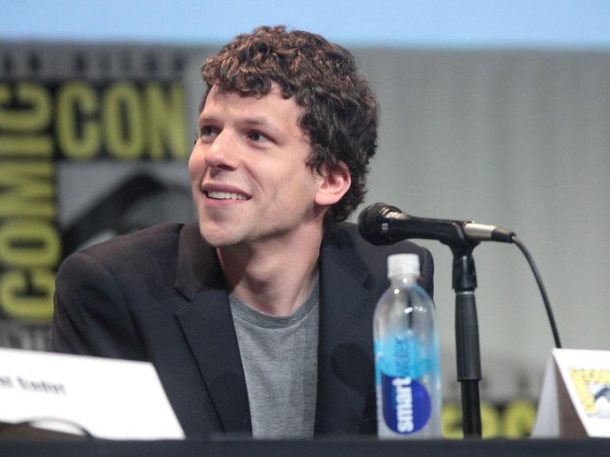 Звезда Социальной сети Джесси Айзенберг отдаст свою почку нуждающемуся: с чем связано решение актёра