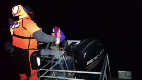 Двое в лодке заблудились на Ладоге: на помощь пришли спасатели