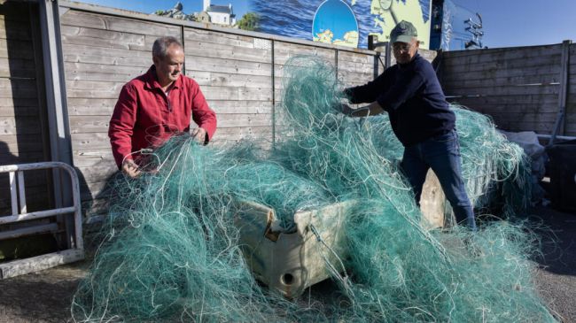 Ну не выбрасывать же: Франция передала Украине старые рыболовные сети