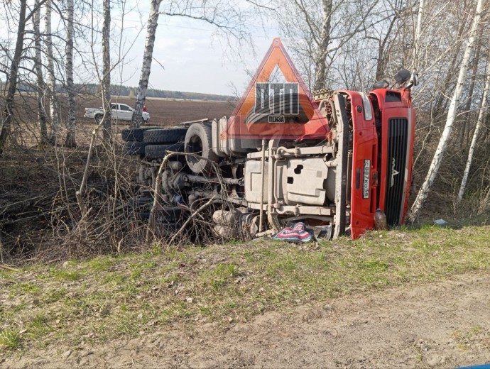 В Пензенской области перевернулась бетономешалка