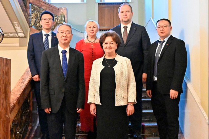 Китайская делегация посетила Ивановскую областную Думу в рамках форума «РуКи» Китайская делегация посетила Ивановскую областную Думу в рамках форума «РуКи»