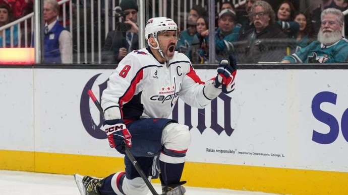 Овечкин повторил уникальное достижение Ларионова в НХЛ Овечкин повторил уникальное достижение Ларионова в НХЛ