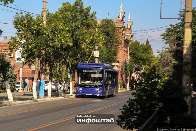 В Астрахани ищут водителей автобусов с зарплатой до 90 тысяч рублей