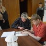 «Чайка», доступная для всех: в Российской государственной библиотеке искусств презентовали многоформатный альбом для слепых и слабовидящих