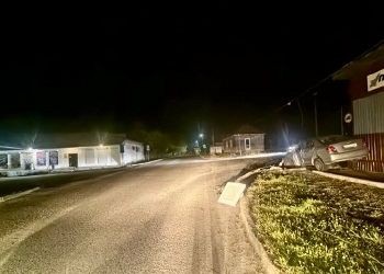 В Шимановске водитель снес электроопору