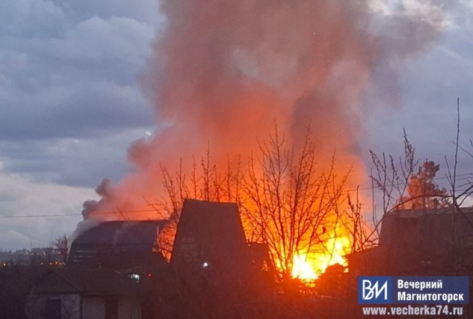 В Магнитогорске в садах произошёл серьёзный пожар