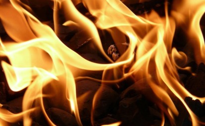 Огонь охватил 150 "квадратов": крыша частного дома горела в Долинском районе