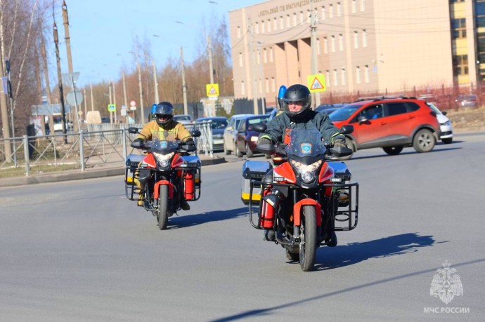 В Новгородской области к дежурству приступила мотогруппа МЧС