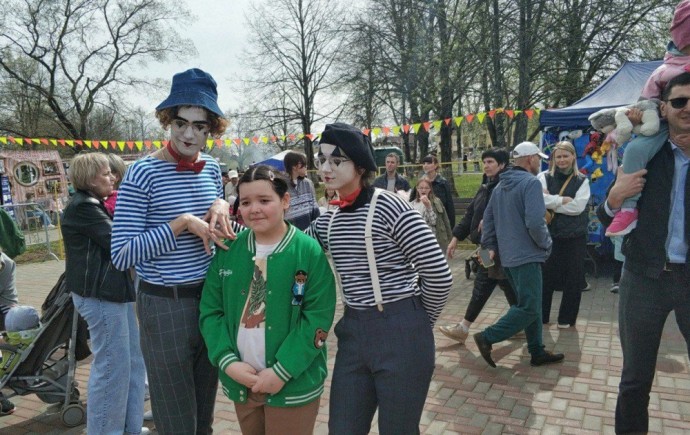 Костромичей приглашают сделать фото в парках и посмеяться