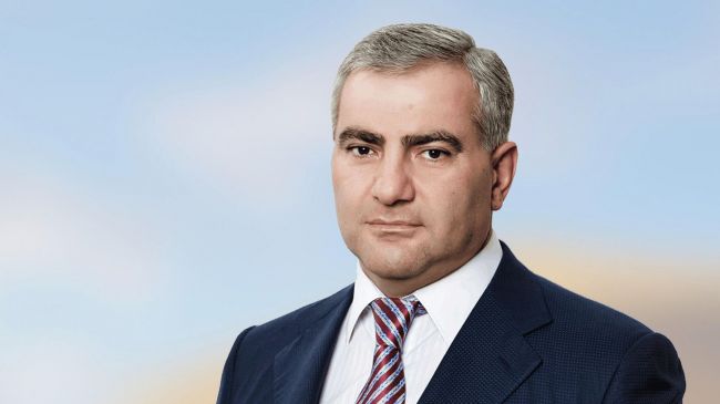 Самвел Карапетян в суде, все его рестораны обыскивают в Армении