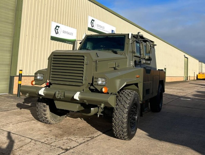 Очень редкий британский "броневик для зомби-апокалипсиса" сожгли русские дроны Очень редкий британский "броневик для зомби-апокалипсиса" сожгли русские дроны