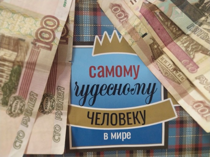 Пенсионер, студент и два костромича среднего возраста избавились от 4 миллионов рублей в субботу